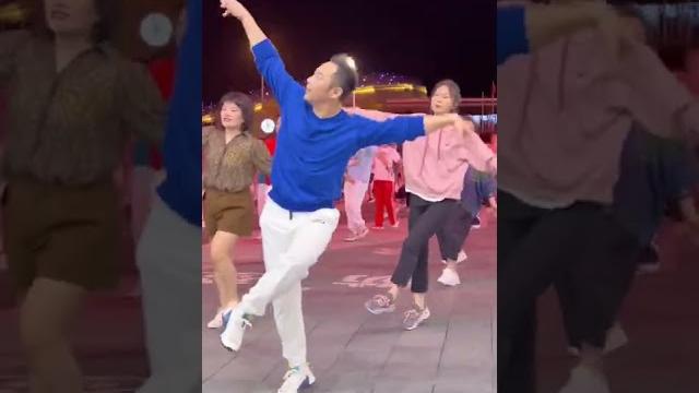#广场舞 #阿里山的姑娘 都挺喜欢这个曲子的,轻松又简单! #广场舞 #阿里山的姑娘 都挺喜欢这个曲子的,轻松又简单!