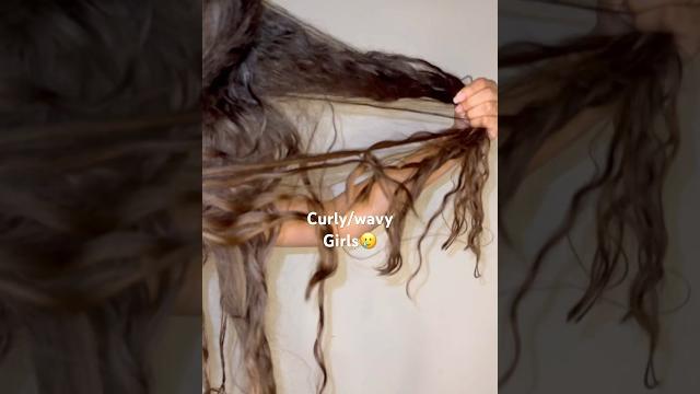 The straight haired girls vs curly/wavy girls brushing their hair #hair #haircare #shorts The straight haired girls vs curly/wavy girls brushing their hair #hair #haircare #shorts