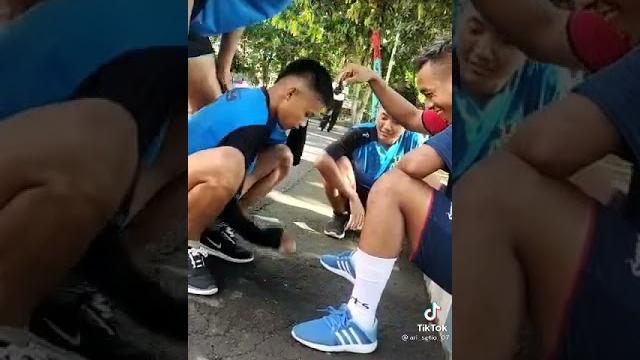 Jailin teman pakai ludah Jailin teman pakai ludah