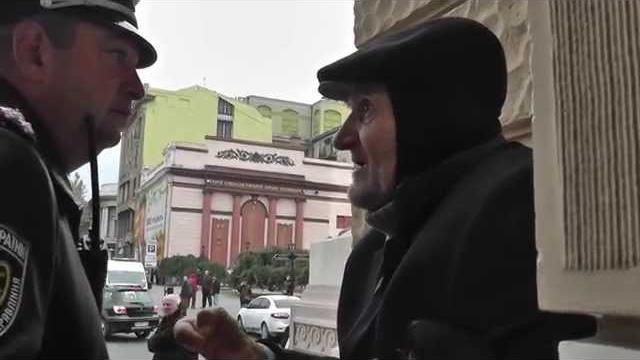 Ветеран - бомж и президент порошенко Ветеран - бомж и президент порошенко