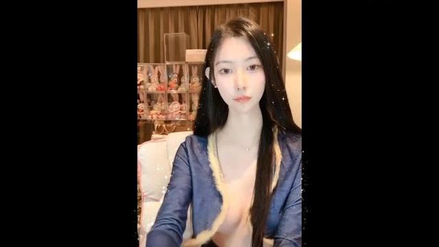 这算走光?抖音蓝色牛仔开胸上衣引起大量关注! 这算走光?抖音蓝色牛仔开胸上衣引起大量关注!