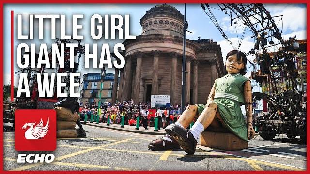Little girl giant takes a pee in liverpool! Little girl giant takes a pee in liverpool!