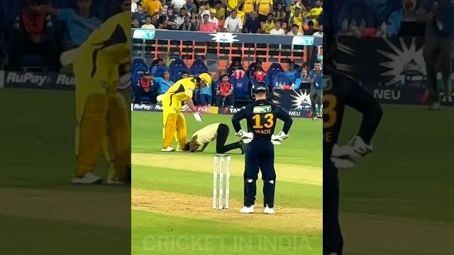 Ms dhoni fan touch his feet then dhoni hug him #msdhoni #viratkohli #rohitsharma #msd #dhoni Ms dhoni fan touch his feet then dhoni hug him #msdhoni #viratkohli #rohitsharma #msd #dhoni