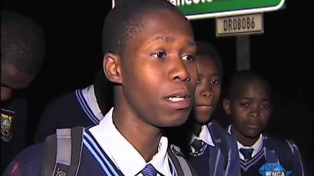 Eastern cape pupils walk 20km to school Eastern cape pupils walk 20km to school