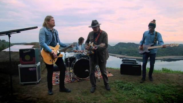Solid rock, darlow featuring shane howard Solid rock, darlow featuring shane howard