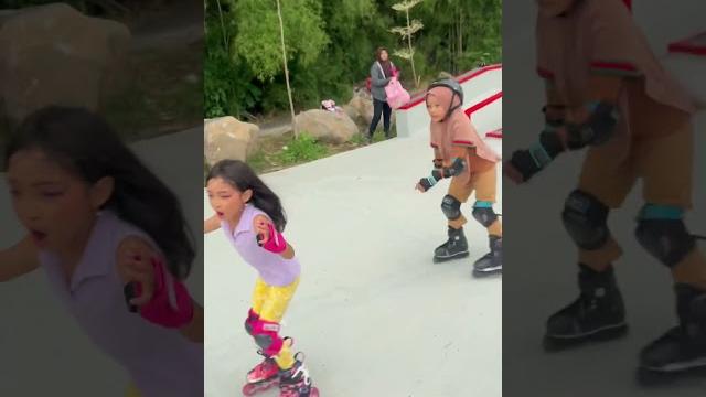 Leika main sepatu roda bareng teman leika, yuk pakai lagu leika sepatu roda #leika #viral #shorts Leika main sepatu roda bareng teman leika, yuk pakai lagu leika sepatu roda #leika #viral #shorts