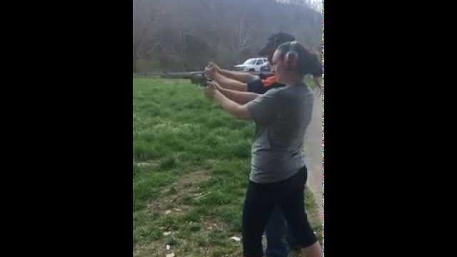 Girl vs 500 s&w fail Girl vs 500 s&w fail