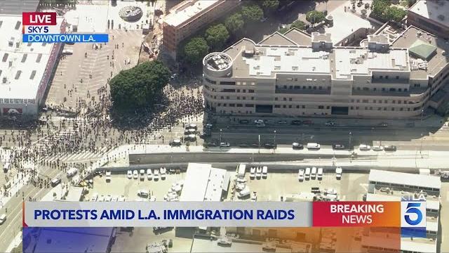 Anti-ice protesters set fires in downtown l.a. Anti-ice protesters set fires in downtown l.a.