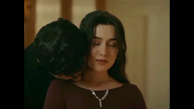 Oh, this passionate kiss on her neck windsoflove cemre arda gokberk yildirim #zeyhal #windsoflove Oh, this passionate kiss on her neck windsoflove cemre arda gokberk yildirim #zeyhal #windsoflove