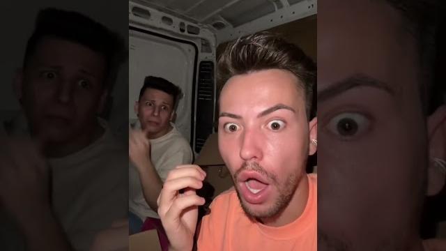 Enfermé dans un camion il démarre avec nous a l’intérieur Enfermé dans un camion il démarre avec nous a l’intérieur