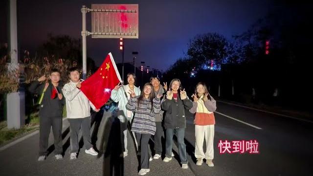 夜骑开封,始于青春,终于封校|新闻特写20241111 夜骑开封,始于青春,终于封校|新闻特写20241111