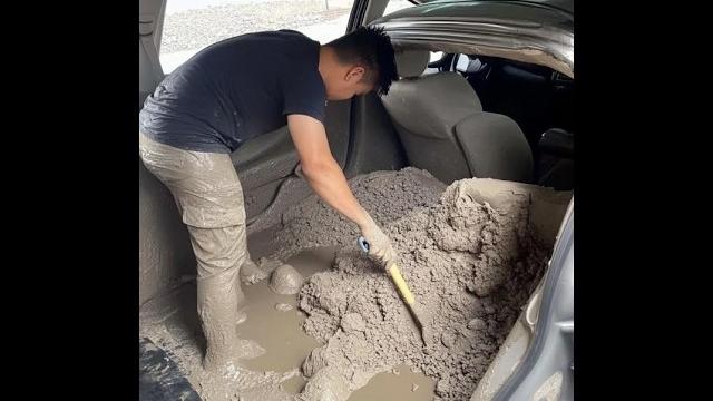 Hombre compra 4 autos inundados por $2,150 y los restaura como nuevos | por @mrzhangsdetailing Hombre compra 4 autos inundados por $2,150 y los restaura como nuevos | por @mrzhangsdetailing