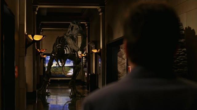 Ночь в музее (2006) - ларри и скелет тираннозавра Ночь в музее (2006) - ларри и скелет тираннозавра