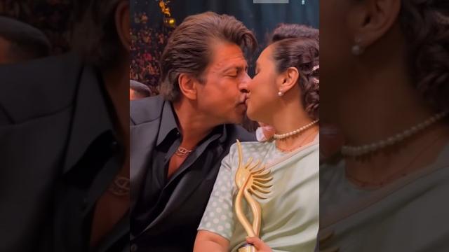 Shahrukh khan kiss rani mukerji #ranimukherjee #srk #kiss #ai Shahrukh khan kiss rani mukerji #ranimukherjee #srk #kiss #ai