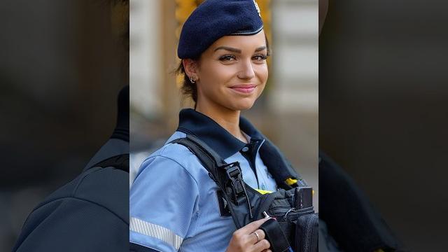 Meet a beautiful czech female police officer and make her smile.️#streetphotography #militarygirl Meet a beautiful czech female police officer and make her smile.️#streetphotography #militarygirl