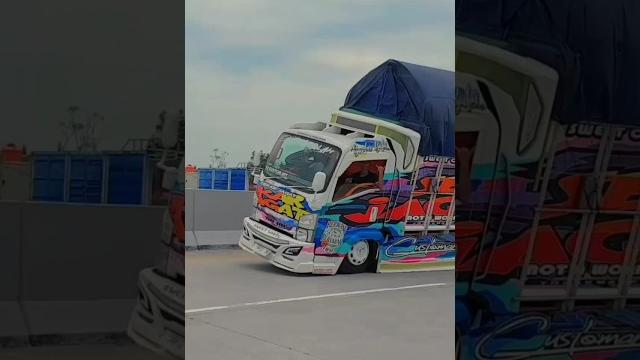 Viral truk oleng di jalan toll || sampek gasruk parah #trukoleng #trendingshorts #shorts Viral truk oleng di jalan toll || sampek gasruk parah #trukoleng #trendingshorts #shorts