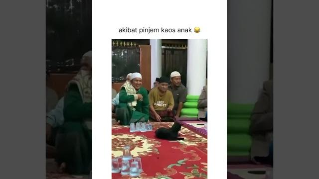 Pinjam kaos anak crot di mulut Pinjam kaos anak crot di mulut