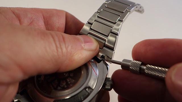 How to install a watch bracelet with tight clearances How to install a watch bracelet with tight clearances