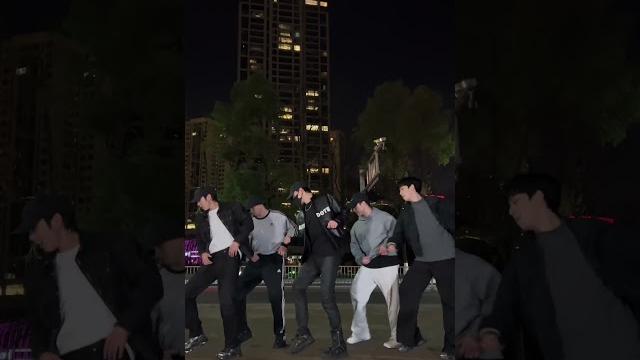 【不齐舞团】“网恋需谨慎”#挑战李羲承进行曲 #李羲承 #enhypen #dance 【不齐舞团】“网恋需谨慎”#挑战李羲承进行曲 #李羲承 #enhypen #dance
