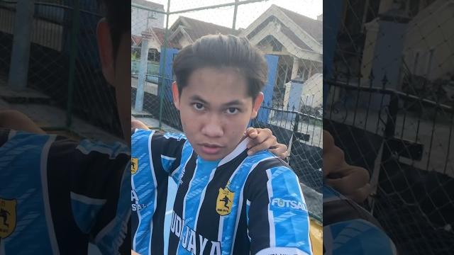 Keliatannya kaya orang bener #shorts #lucu #komedi #futsal #bola Keliatannya kaya orang bener #shorts #lucu #komedi #futsal #bola