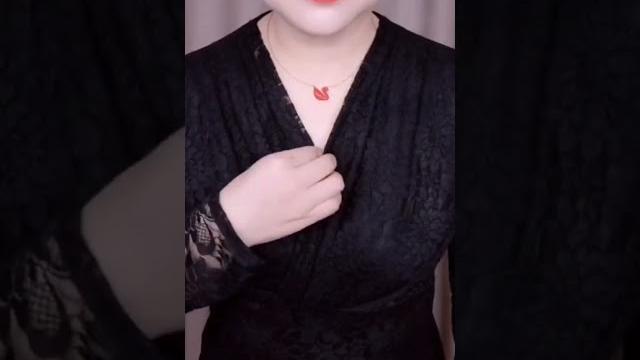女性朋友夏季领口低容易走光,来试试这个防走光胸针,女生必须要保护好自己,不给他人机会。#好物 女性朋友夏季领口低容易走光,来试试这个防走光胸针,女生必须要保护好自己,不给他人机会。#好物