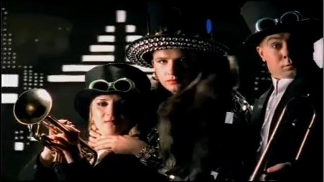 Verka serduchka - пирожок (official video) Verka serduchka - пирожок (official video)