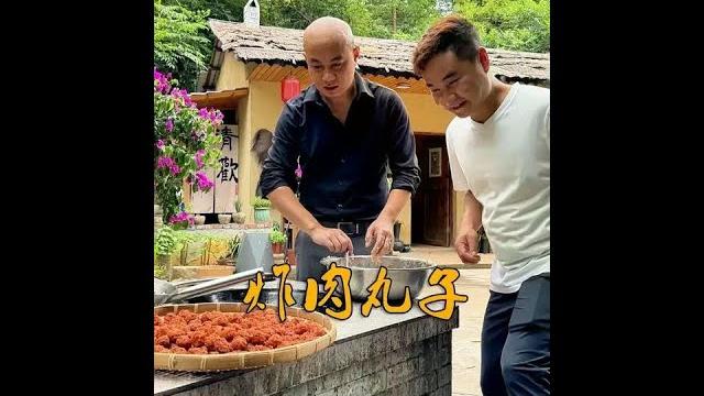 小时候酒席必备的肉丸子,真是满满的回忆#鹏火手把手 #炸肉丸子 #乡村味道 小时候酒席必备的肉丸子,真是满满的回忆#鹏火手把手 #炸肉丸子 #乡村味道