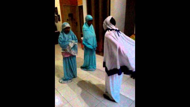 Video lucu saat shalat-yang asli- Video lucu saat shalat-yang asli-