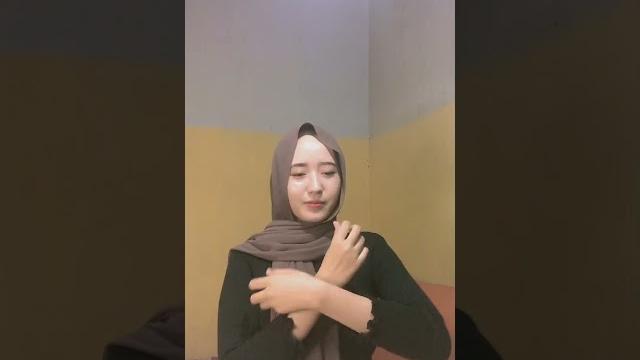 Di tepuk, di remes kriyuk kriyuk Di tepuk, di remes kriyuk kriyuk