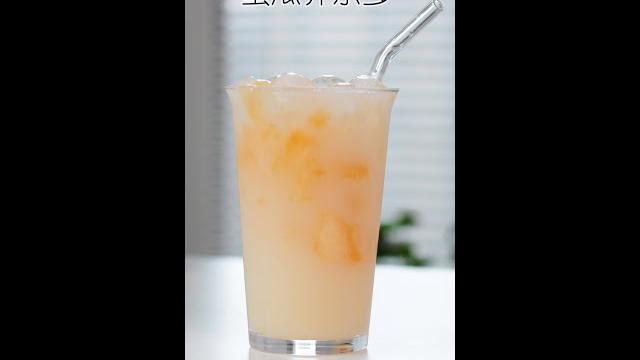 蜜瓜养乐多,在家也能做出高颜值饮品! 蜜瓜养乐多,在家也能做出高颜值饮品!