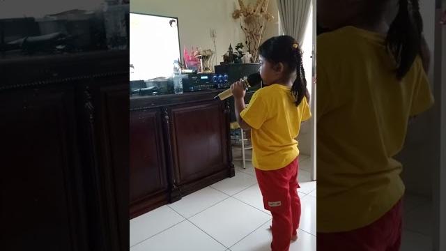 Widya belajar nyanyi jumbo Widya belajar nyanyi jumbo