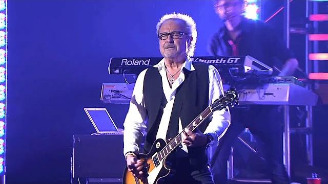 Foreigner - juke box hero 2010 live video hd Foreigner - juke box hero 2010 live video hd
