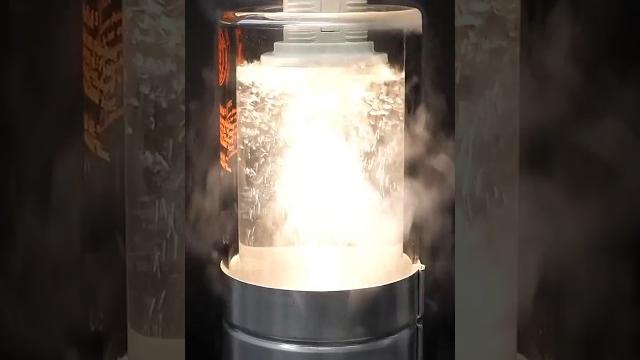 Light bulb vs liquid nitrogen Light bulb vs liquid nitrogen
