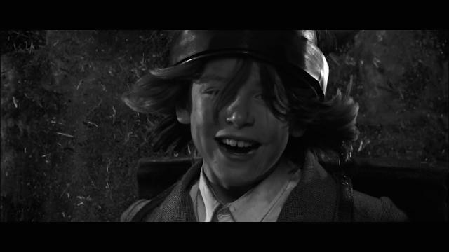Woodkid - run boy run (official hd video) Woodkid - run boy run (official hd video)