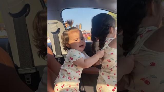 Ablasını dövüyor yaramaz eslem #kıskanç # baby Ablasını dövüyor yaramaz eslem #kıskanç # baby