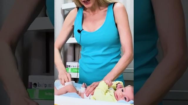 How to clean a newborn baby's diaper area How to clean a newborn baby's diaper area