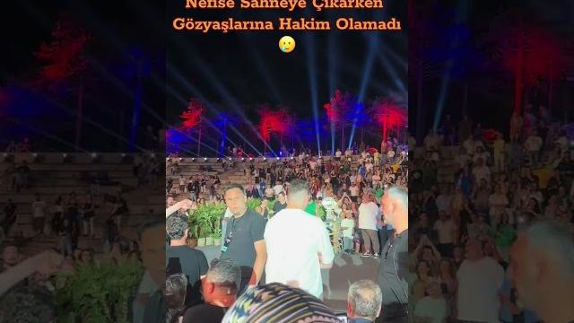 Nefise karatay zorla sahneye çıkartırılıyor Nefise karatay zorla sahneye çıkartırılıyor