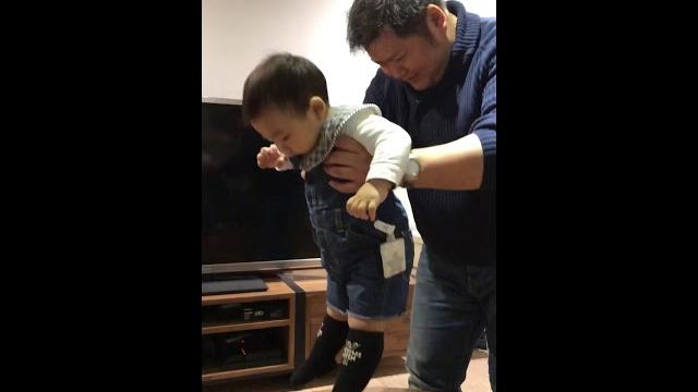 一歲抓周 踩龜 一歲抓周 踩龜