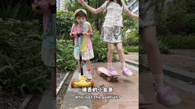 小金鱼获救了,姐姐的爱消失了?the goldfish was saved, yet the elder sister's love vanished?#shorts #sister#亲子 #萌娃 小金鱼获救了,姐姐的爱消失了?the goldfish was saved, yet the elder sister's love vanished?#shorts #sister#亲子 #萌娃