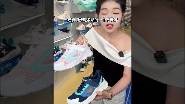 婆婆误会儿媳妇了 特步儿童鞋服专场 门店直播 力度很大 运动跑鞋衣服 婆婆误会儿媳妇了 特步儿童鞋服专场 门店直播 力度很大 运动跑鞋衣服