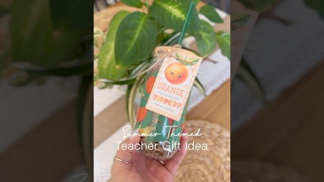 A fresh and fun summer themed teacher gift idea for the end of the school year! #teachergifts A fresh and fun summer themed teacher gift idea for the end of the school year! #teachergifts