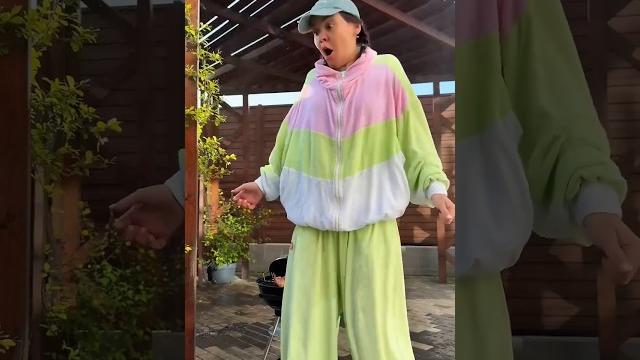 This cat wants to save her girl #cat #shortsvideo This cat wants to save her girl #cat #shortsvideo