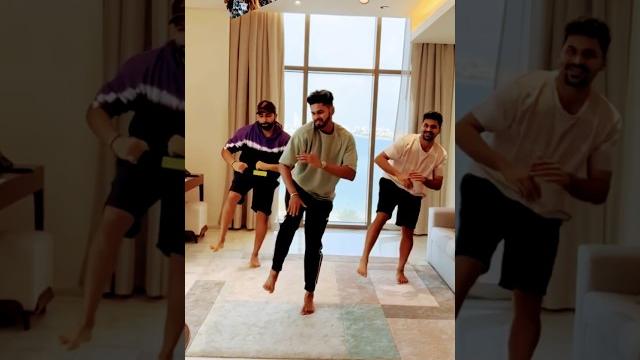 Rohit sharma nice dance koi sehri babu dil lehri babu main cham cham nachdi fira..@krishna_mom Rohit sharma nice dance koi sehri babu dil lehri babu main cham cham nachdi fira..@krishna_mom