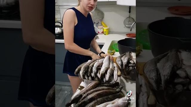 Муж с рыбалки вернулся. мега улов. Муж с рыбалки вернулся. мега улов.