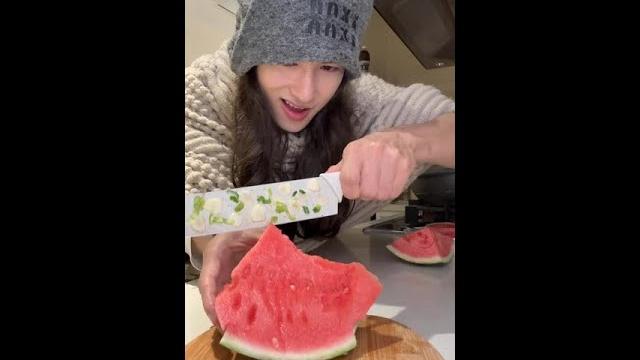 夏天到了请你吃葱姜蒜味西瓜 #内容过于真实#情感 #情感段子 #段子 夏天到了请你吃葱姜蒜味西瓜 #内容过于真实#情感 #情感段子 #段子