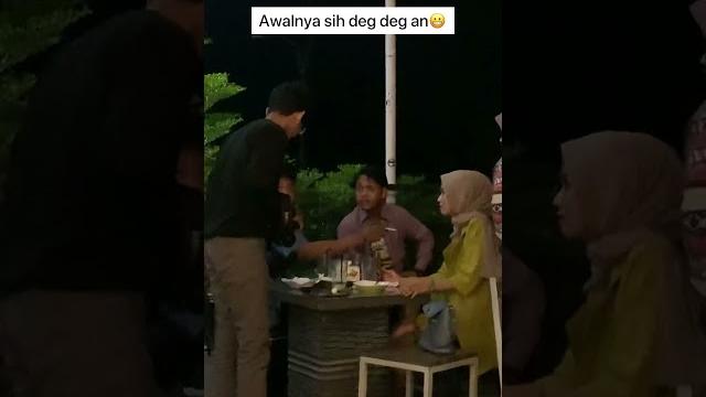 Fotoin cewek random dicafe Fotoin cewek random dicafe