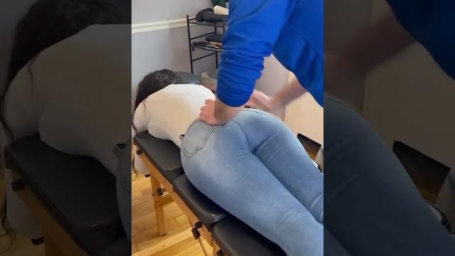 Cracking open her back *asmr* Cracking open her back *asmr*