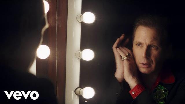 Franz ferdinand - audacious (official video) Franz ferdinand - audacious (official video)