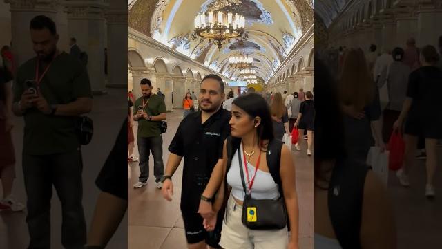 В метро москвы сразу видно иностранцев В метро москвы сразу видно иностранцев