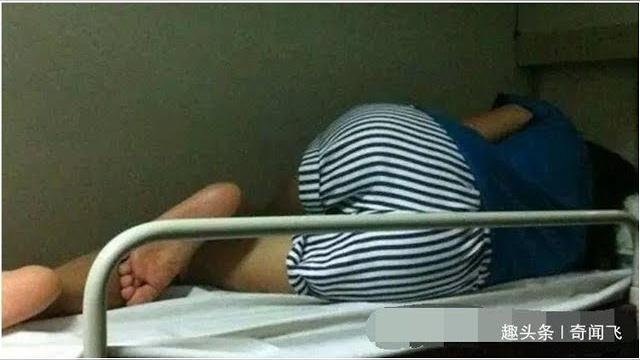 女子火車上睡覺,凌晨發覺腳心癢,轉身踢了一腳悲劇發生了! 女子火車上睡覺,凌晨發覺腳心癢,轉身踢了一腳悲劇發生了!